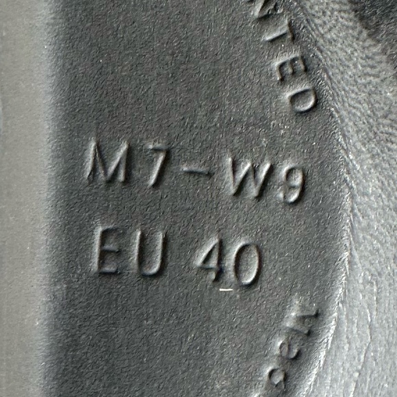 Oofos Recovery Slides - Picture 8 of 10